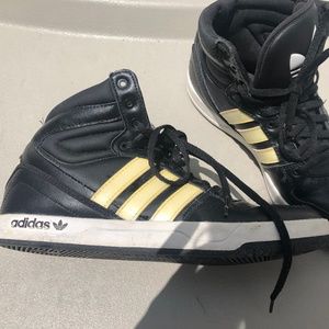 Adidas High Top Sneaker